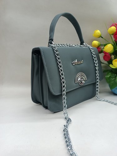 women's fashionable crossbody and shoulder bag with chain belt