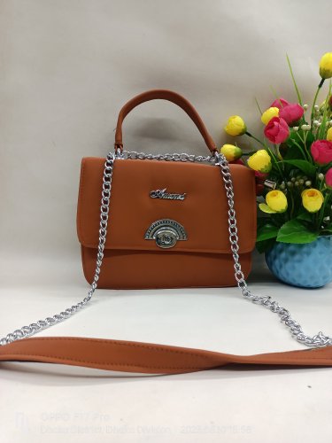 women's fashionable crossbody and shoulder bag with chain belt