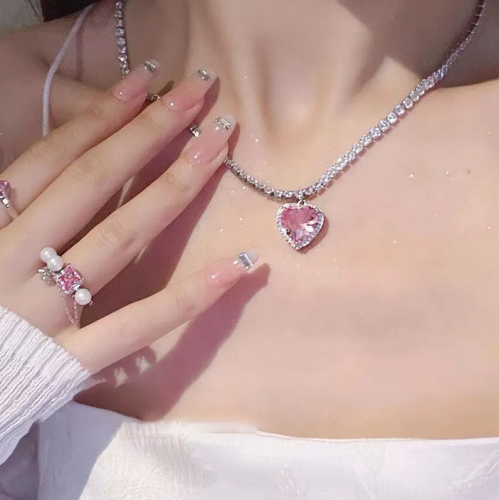 China Heart Shaped Necklaces For Girls And Women