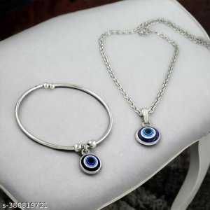 Sizzling Charming Pendants & Lockets