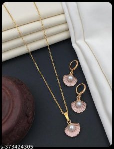 Shimmering Charming Pendants & Lockets