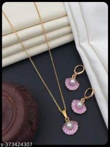 Shimmering Charming Pendants & Lockets 3
