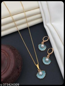 Shimmering Charming Pendants & Lockets 5