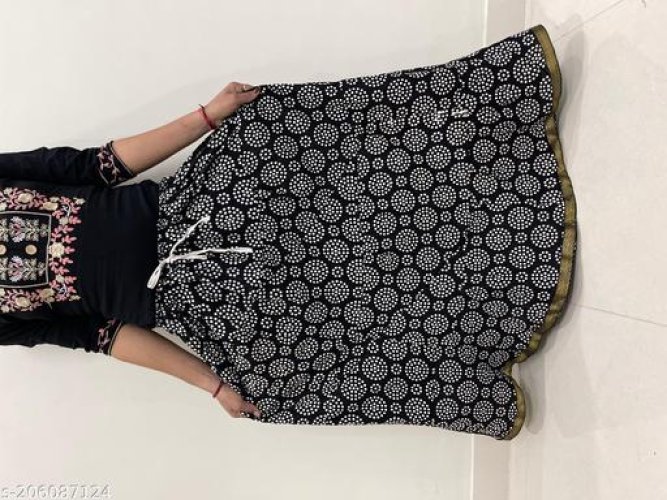 Ravishing Feminine Women Western Skirts
