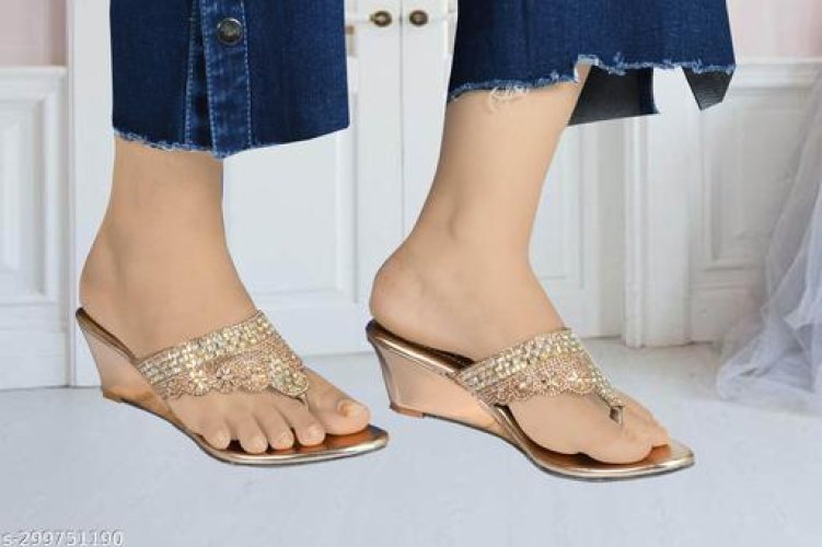 Modern Attractive Women Heels & Sandals