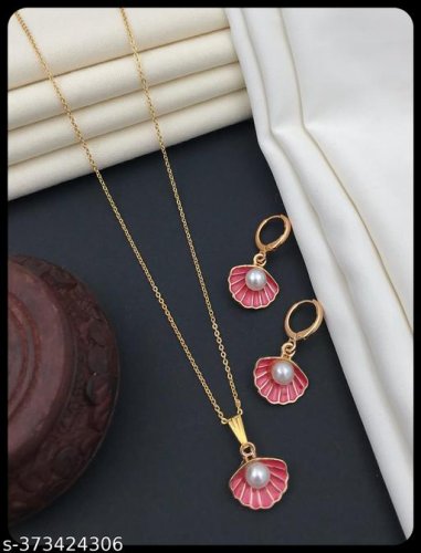 Shimmering Charming Pendants & Lockets