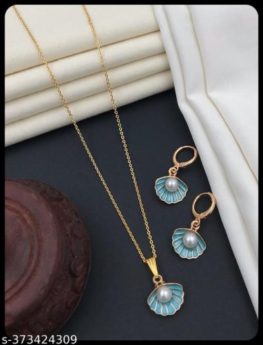 Shimmering Charming Pendants & Lockets
